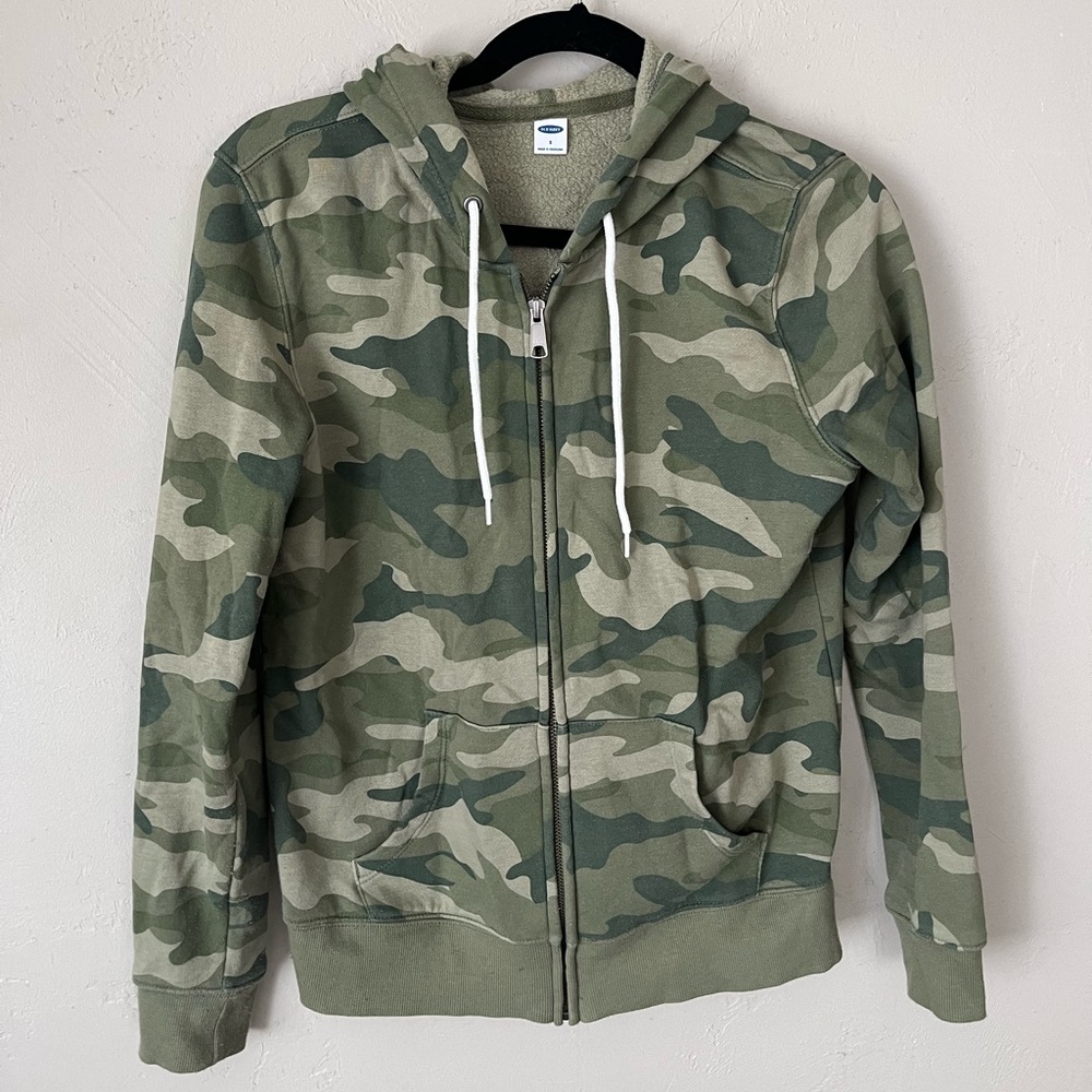 Old Navy Camouflage Zip Up hoodie